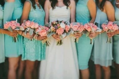 Choosing the perfect color combo for your beach wedding