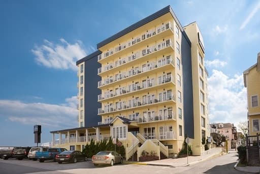 Howard Johnson Oceanfront Plaza Hotel